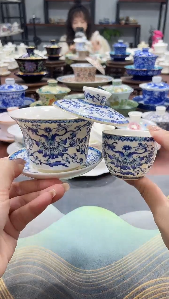 【闪购商品】小号马蹄缠枝莲盖碗+2杯