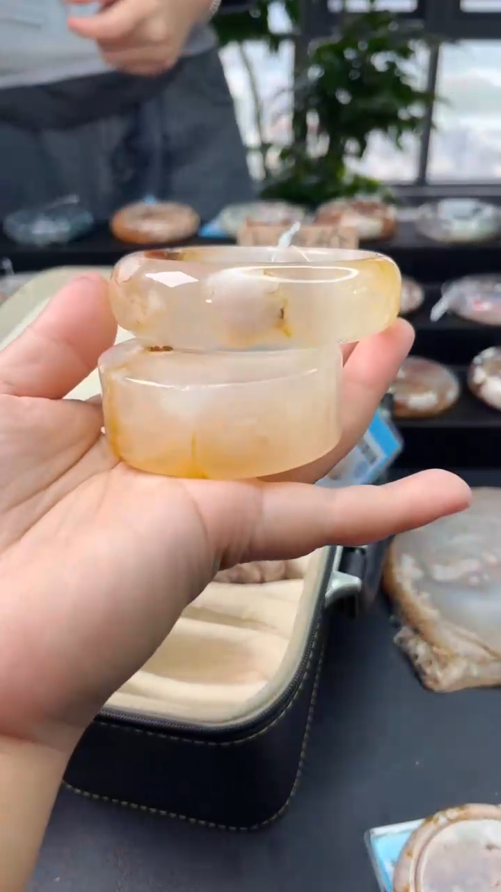 【闪购商品】石英质玉手镯未镶嵌赠送镯心（圈口61