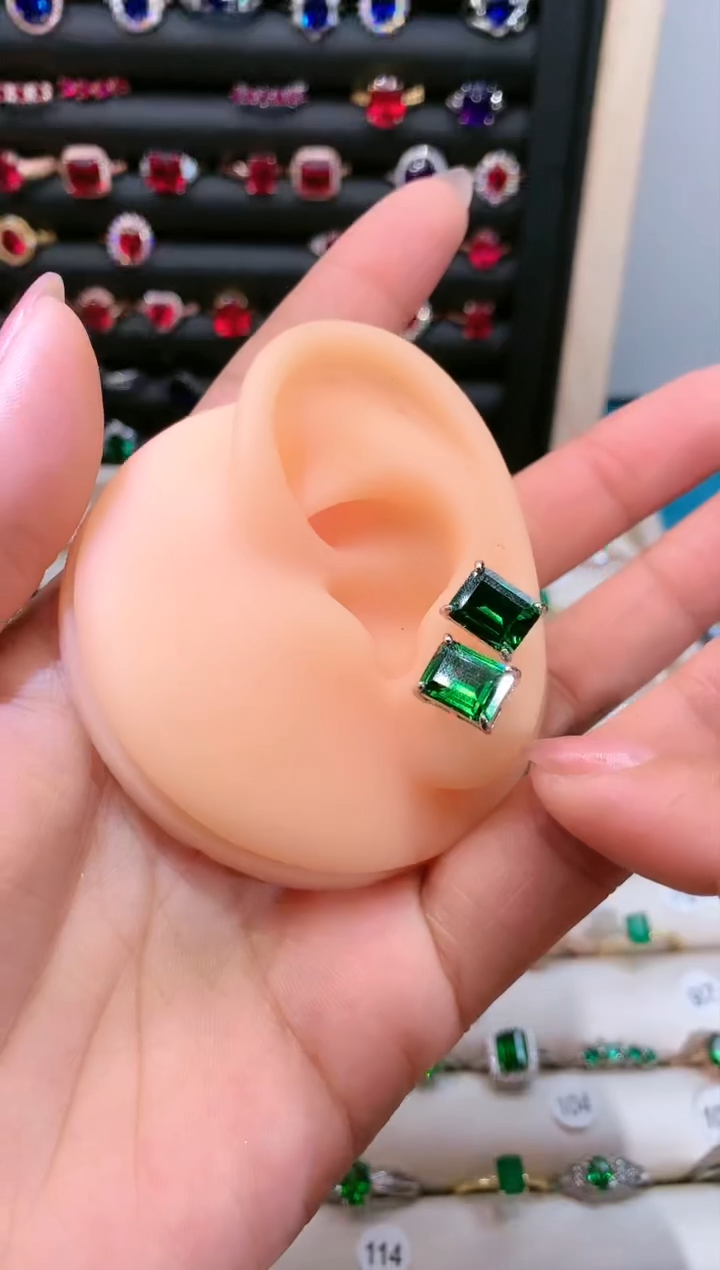 【闪购商品】透辉石耳饰银S925镶嵌79白