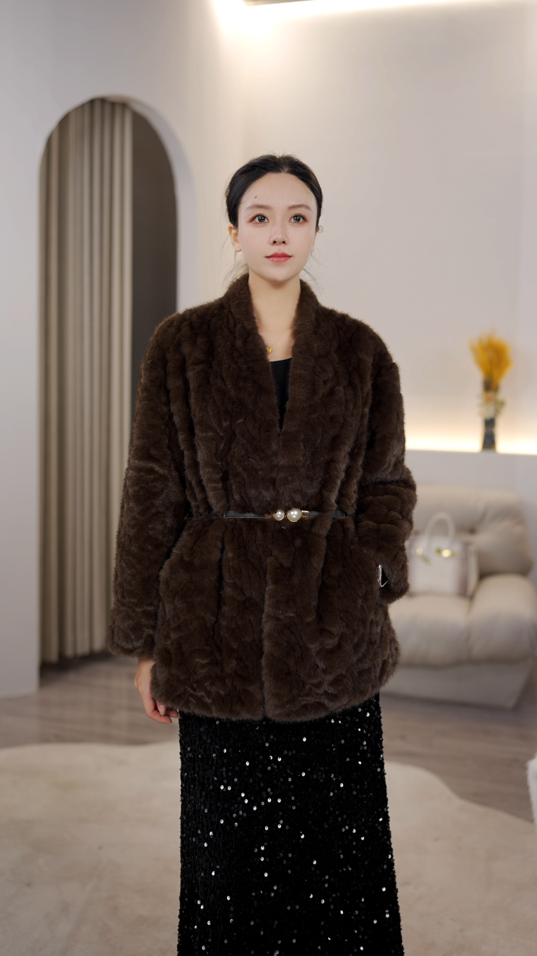 2025新款冬季宽松轻奢气质时尚女外套