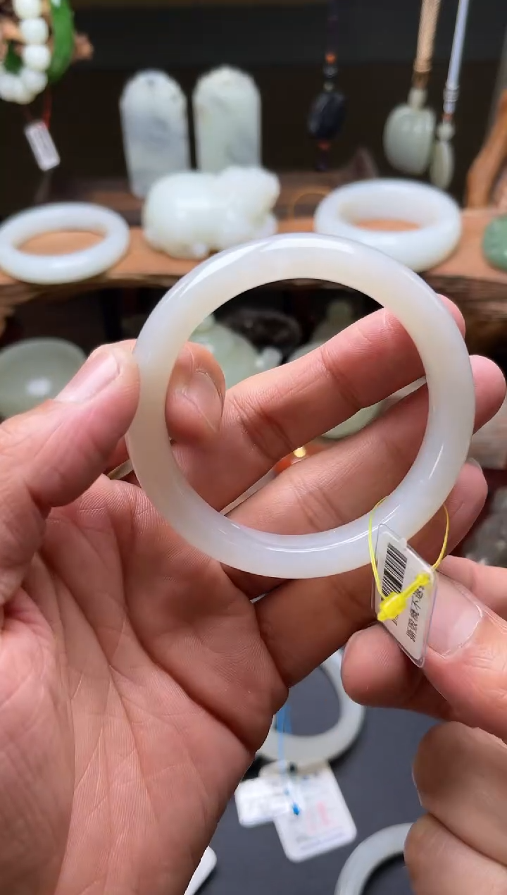 【闪购商品】和田玉手镯未镶嵌青海白玉手镯53+9003274