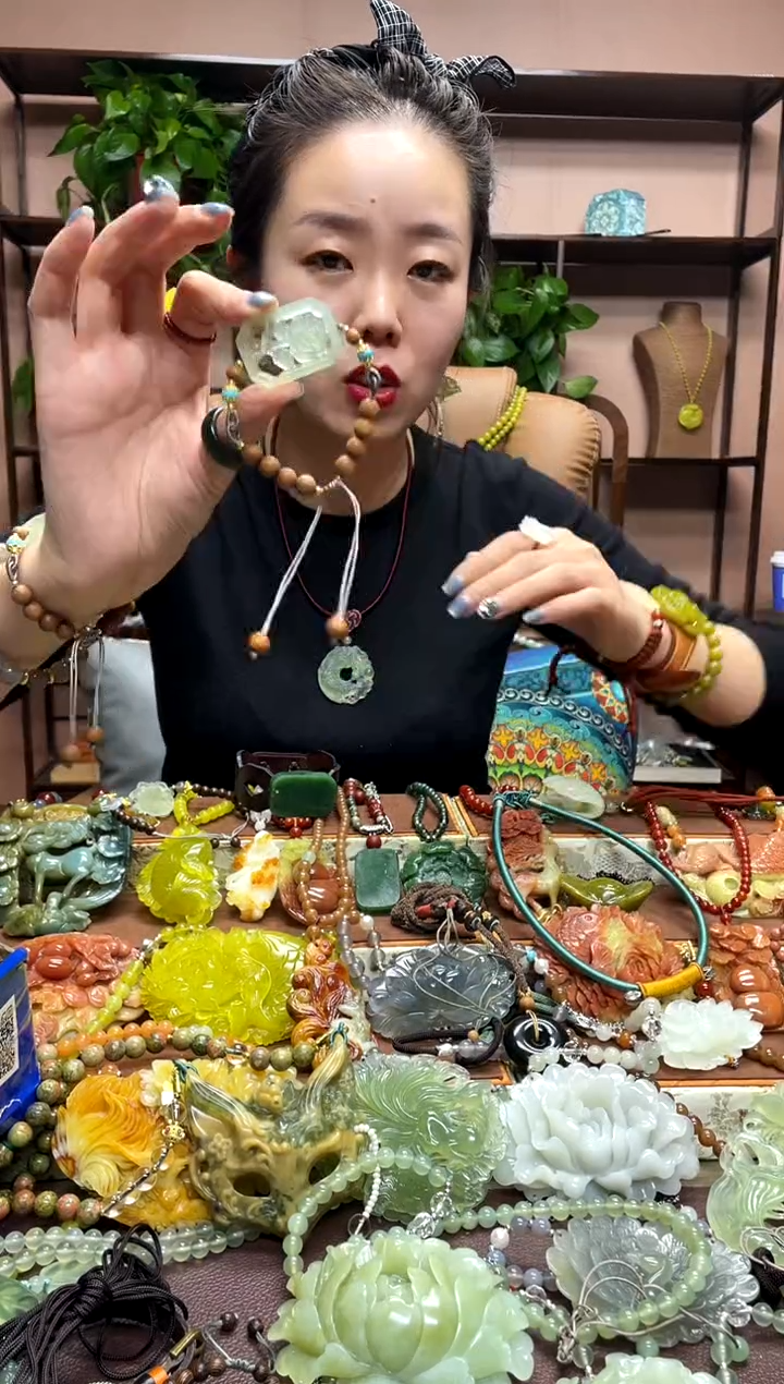 未镶嵌岫玉吊坠多样性发货发其中之一