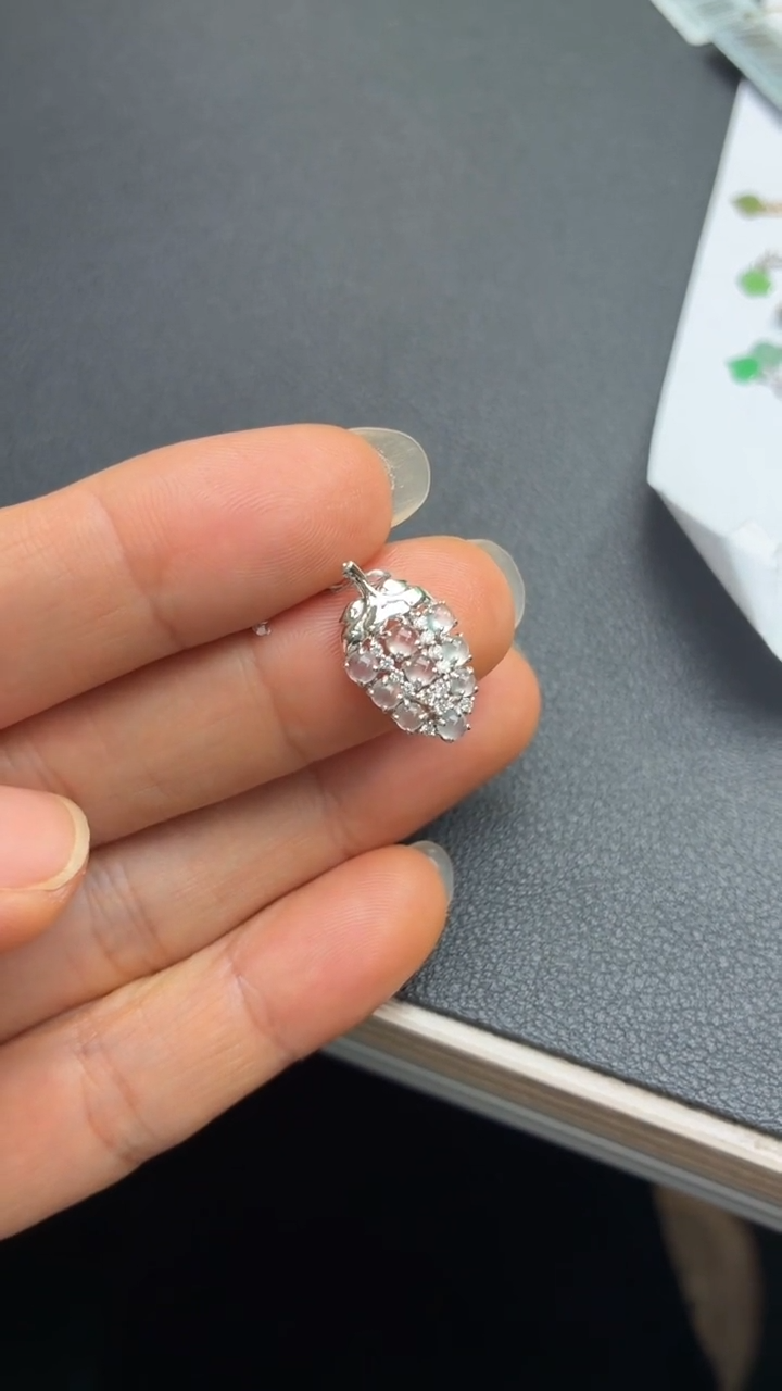 颈饰18K金镶嵌翡翠天然翡翠A货