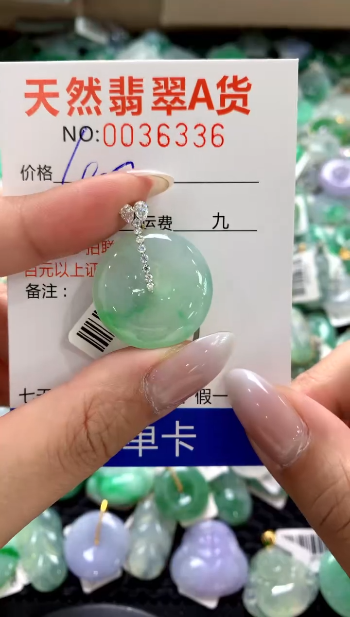 颈饰18K金镶嵌翡翠半**?1111111111111111