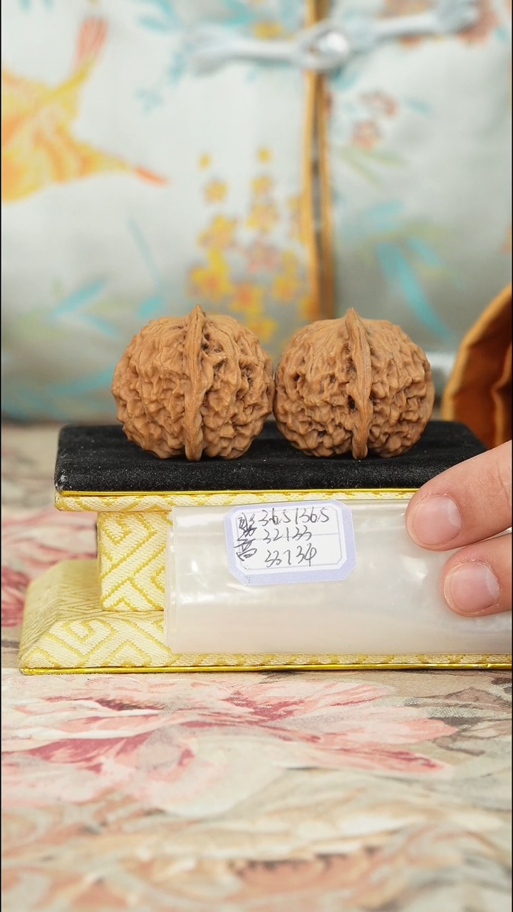 【闪购商品】文玩核桃把件非嫁接元宝