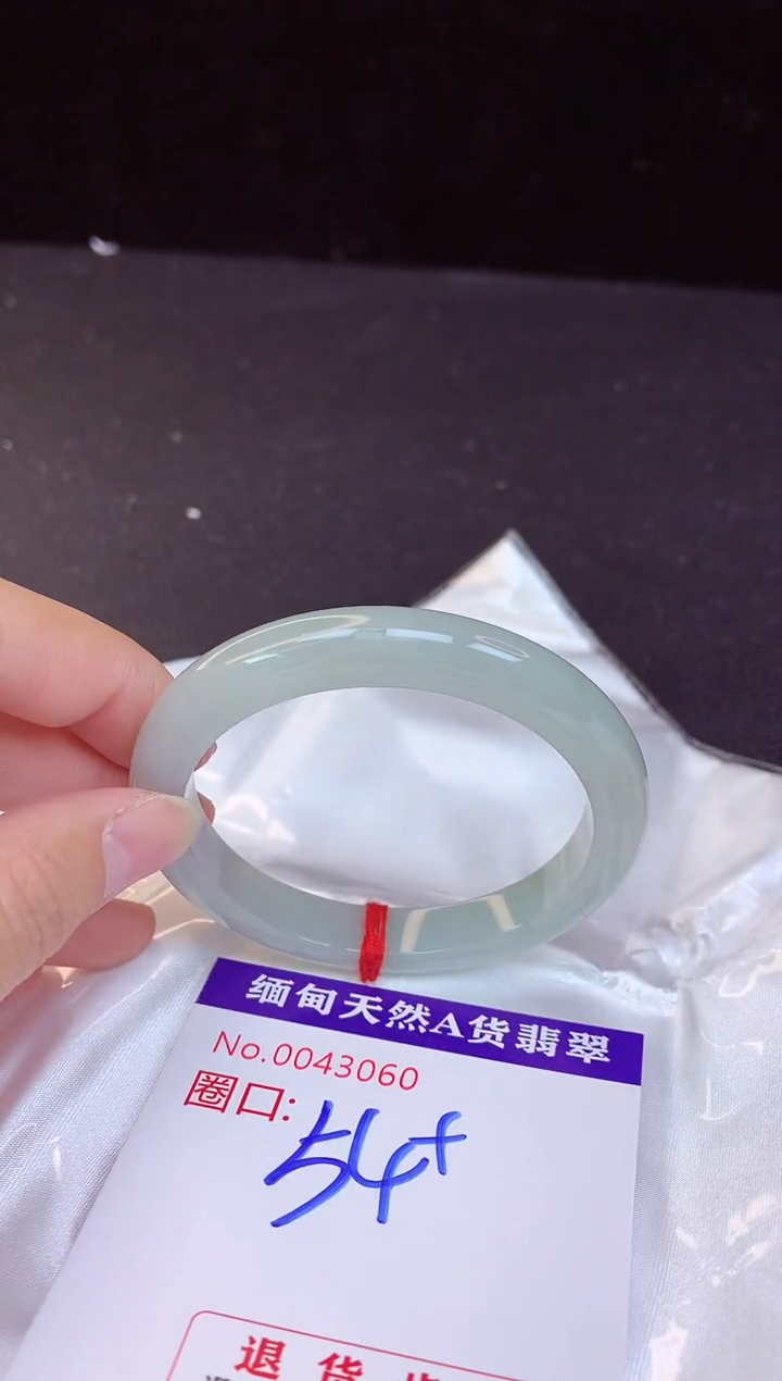 【闪购商品】翡翠手镯未镶嵌54+