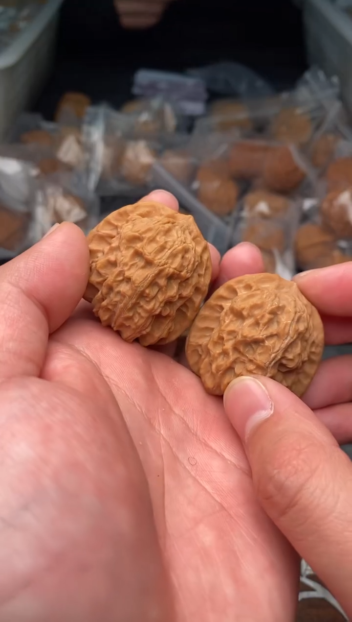 【闪购商品】文玩核桃把件G21号38尺清水石