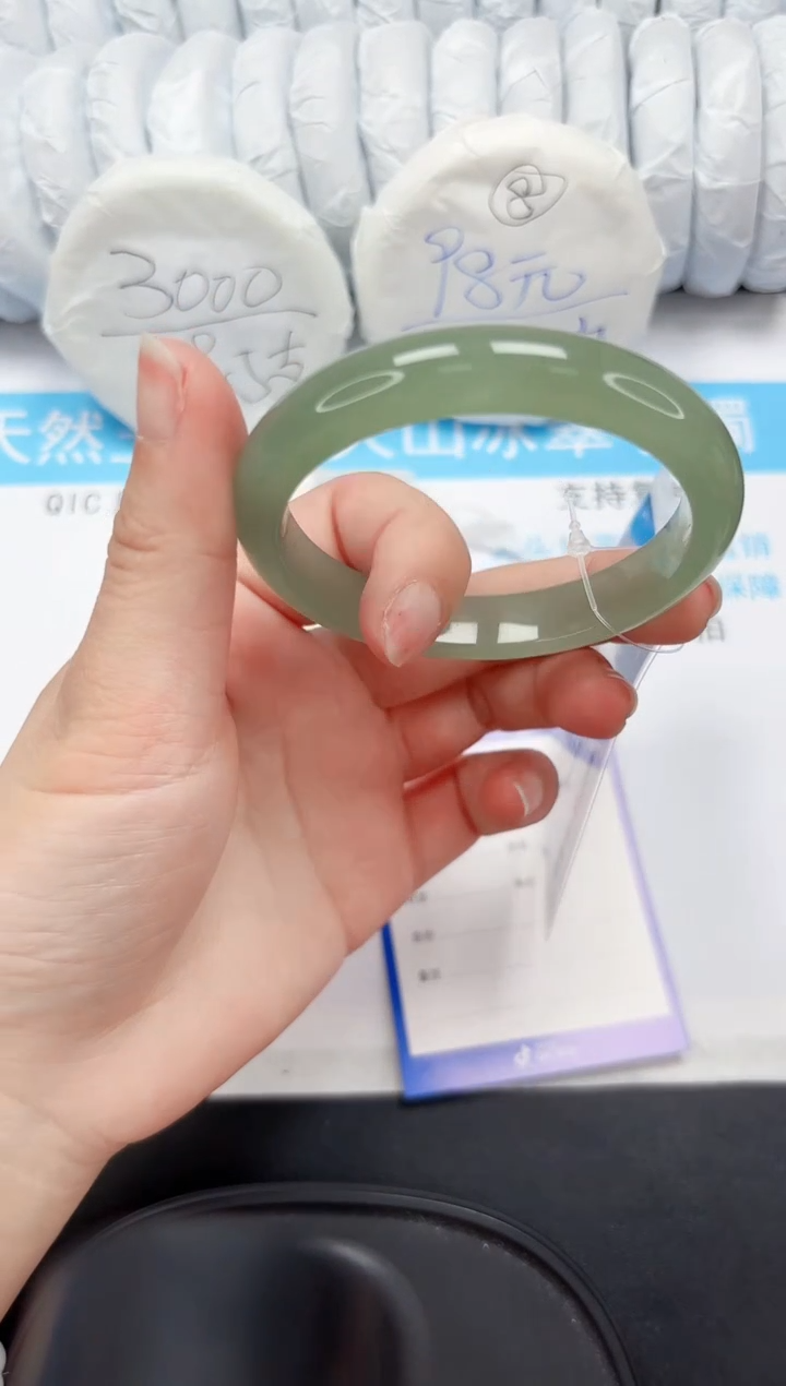 【闪购商品】石英质玉手镯未镶嵌31-58.2