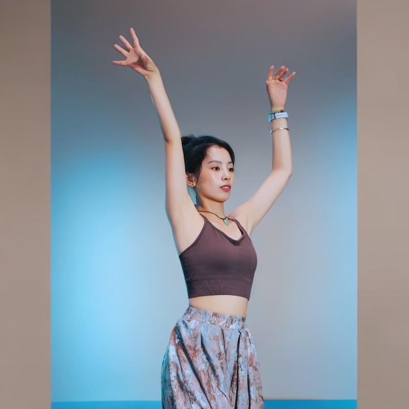 音乐流时尚斜纹双肩细带显瘦瑜伽美背上衣