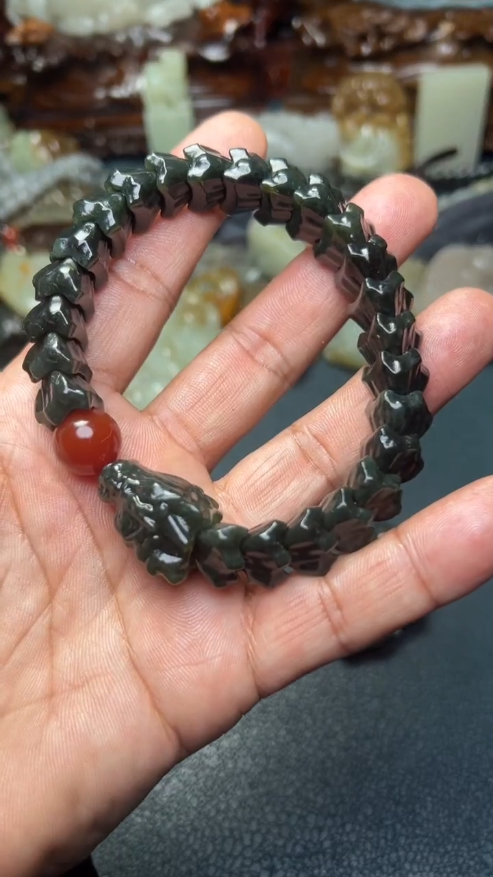 未镶嵌和田玉把件-