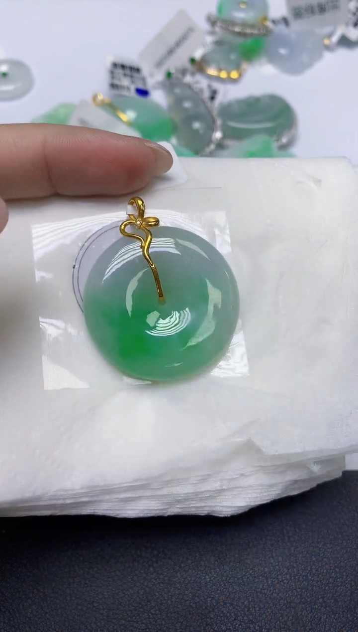 颈饰18K金镶嵌翡翠天然缅甸翡翠A货多样性发一件