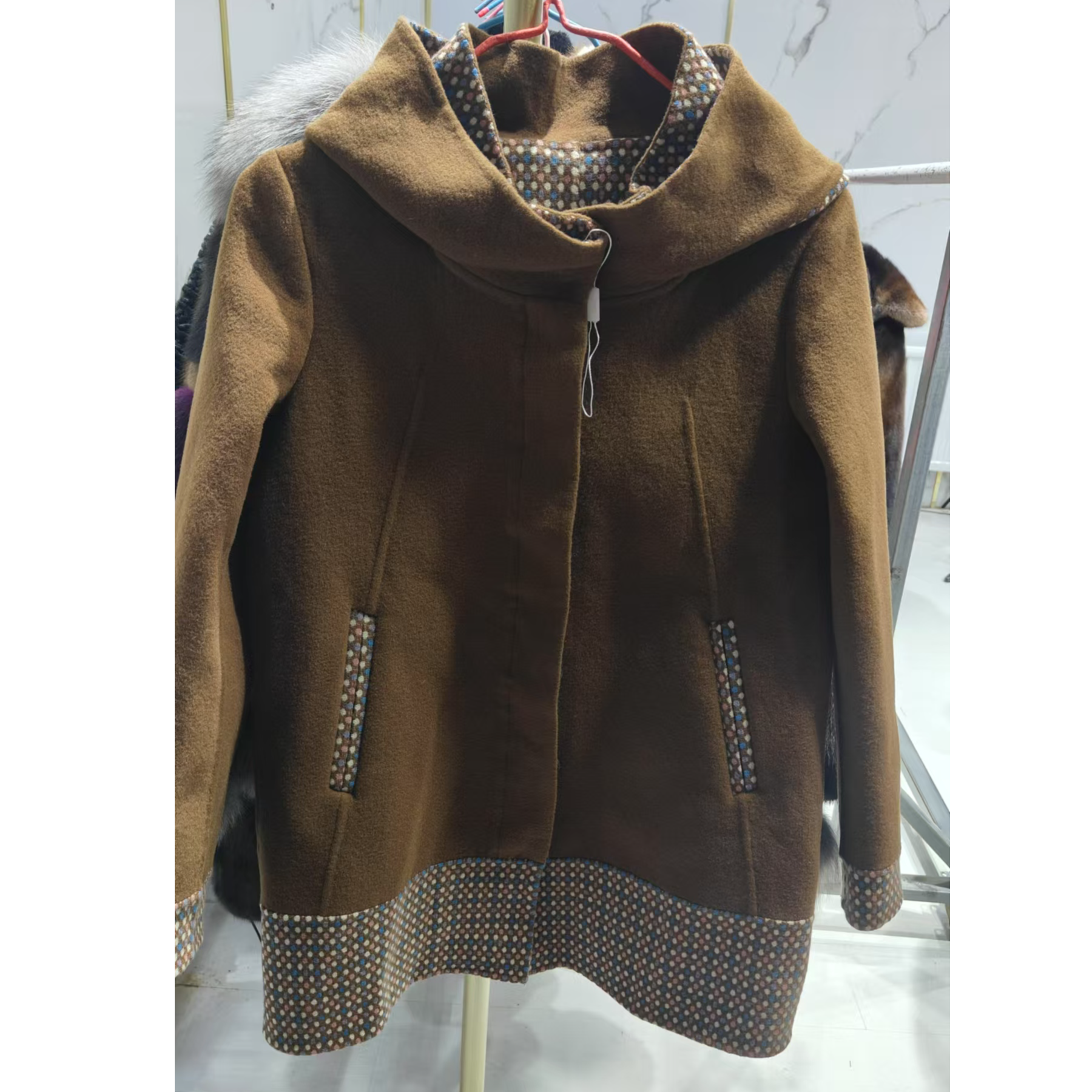 君美服饰家 连帽秋冬保暖外套53-100