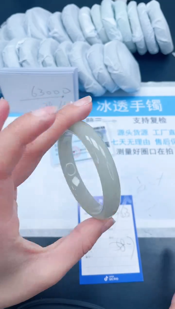 【闪购商品】石英质玉手镯未镶嵌373-58.7