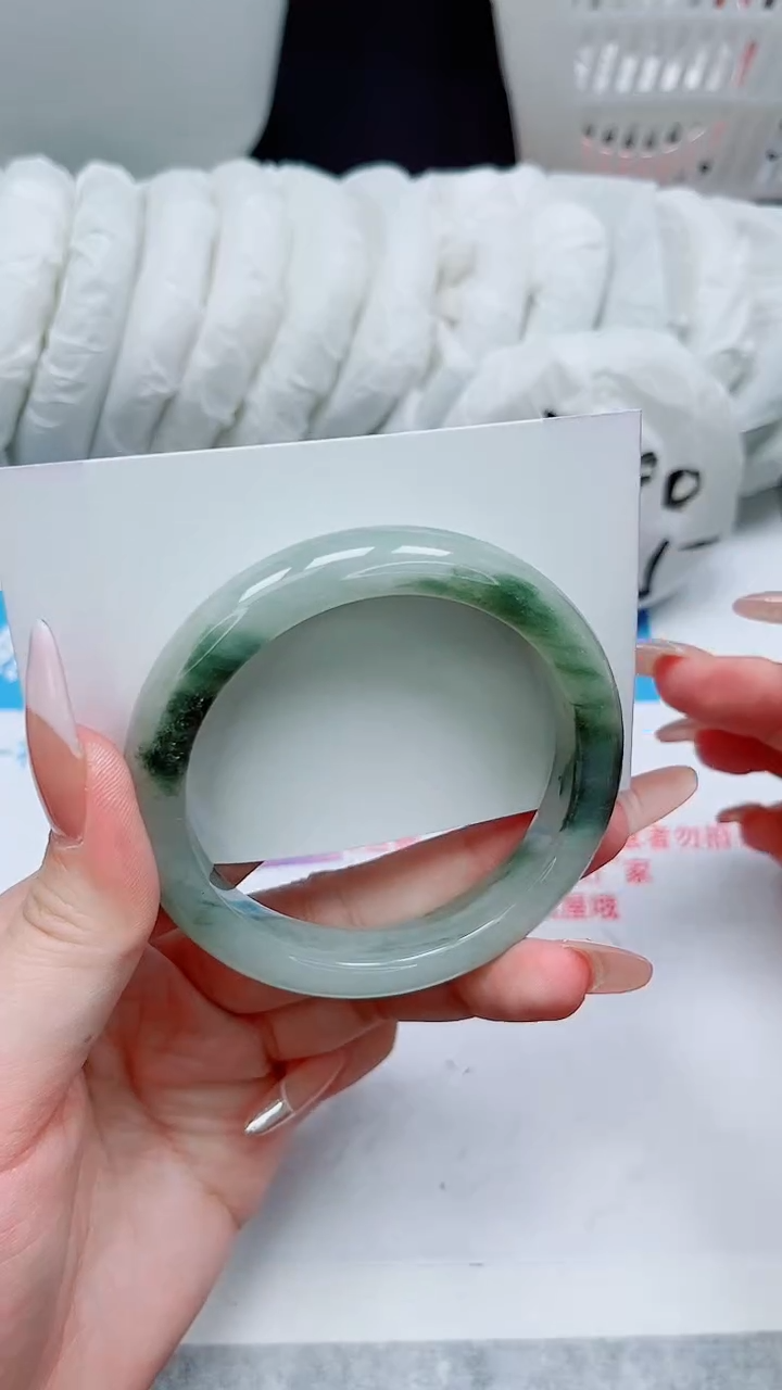 【闪购商品】石英质玉手镯未镶嵌63