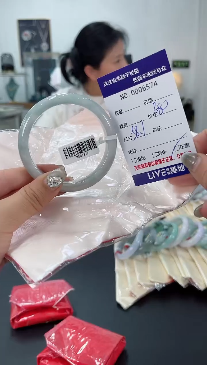 【闪购商品】翡翠手镯未镶嵌天然翡翠A货