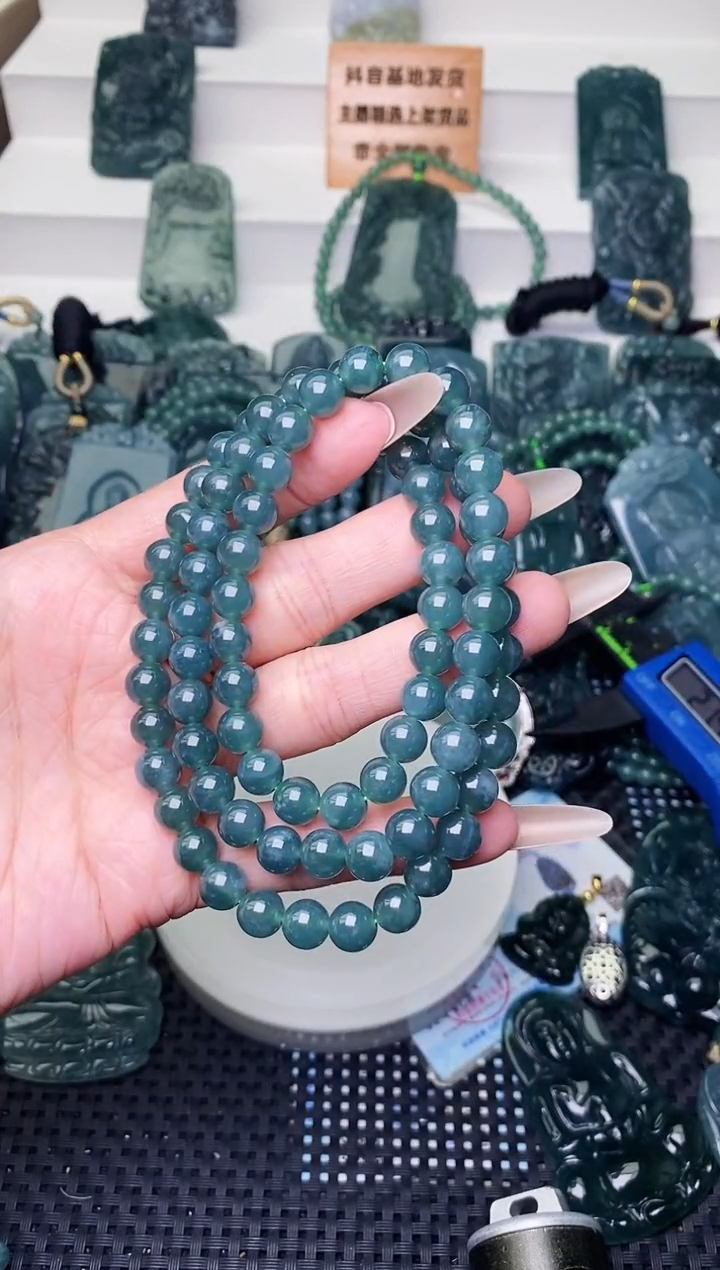 颈饰未镶嵌翡翠 