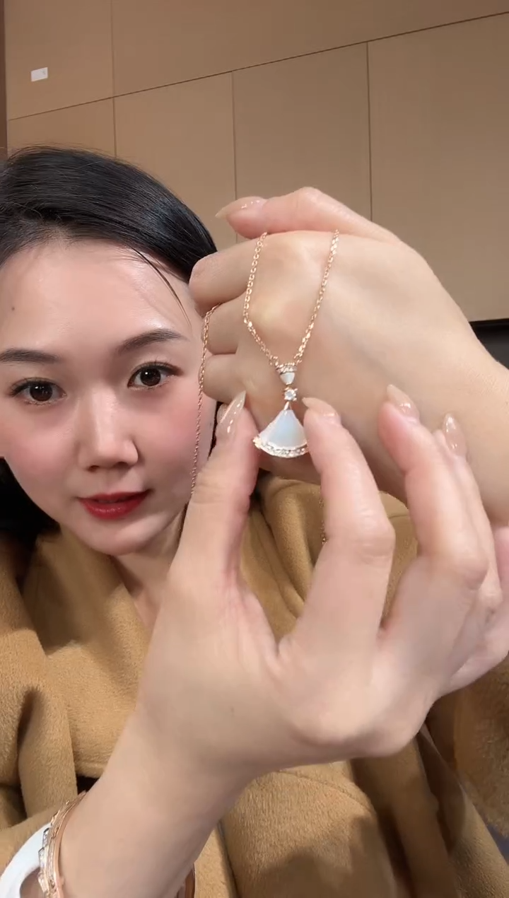 【闪购商品】钻石套链18K金镶嵌白色裙子ghj