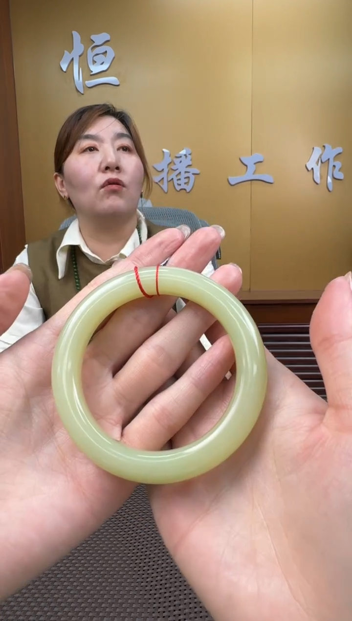 【闪购商品】和田玉手镯未镶嵌57