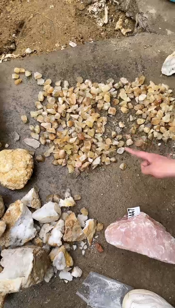 【闪购商品】水晶摆件未镶嵌黄水晶碎石