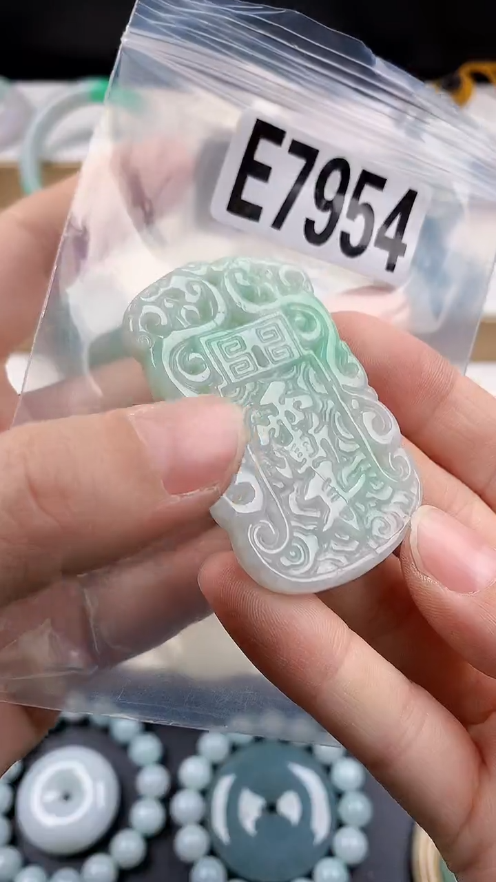 颈饰未镶嵌翡翠天然翡翠吊坠挂件