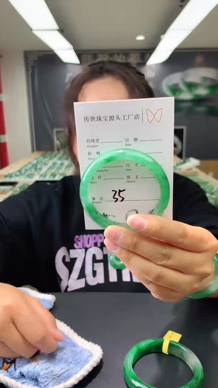 【闪购商品】石英质玉手镯未镶嵌53