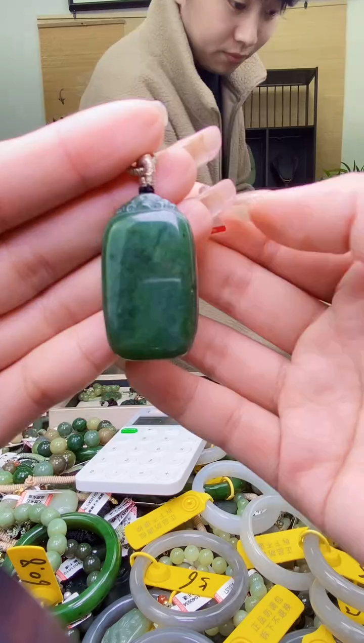 颈饰未镶嵌和田玉1