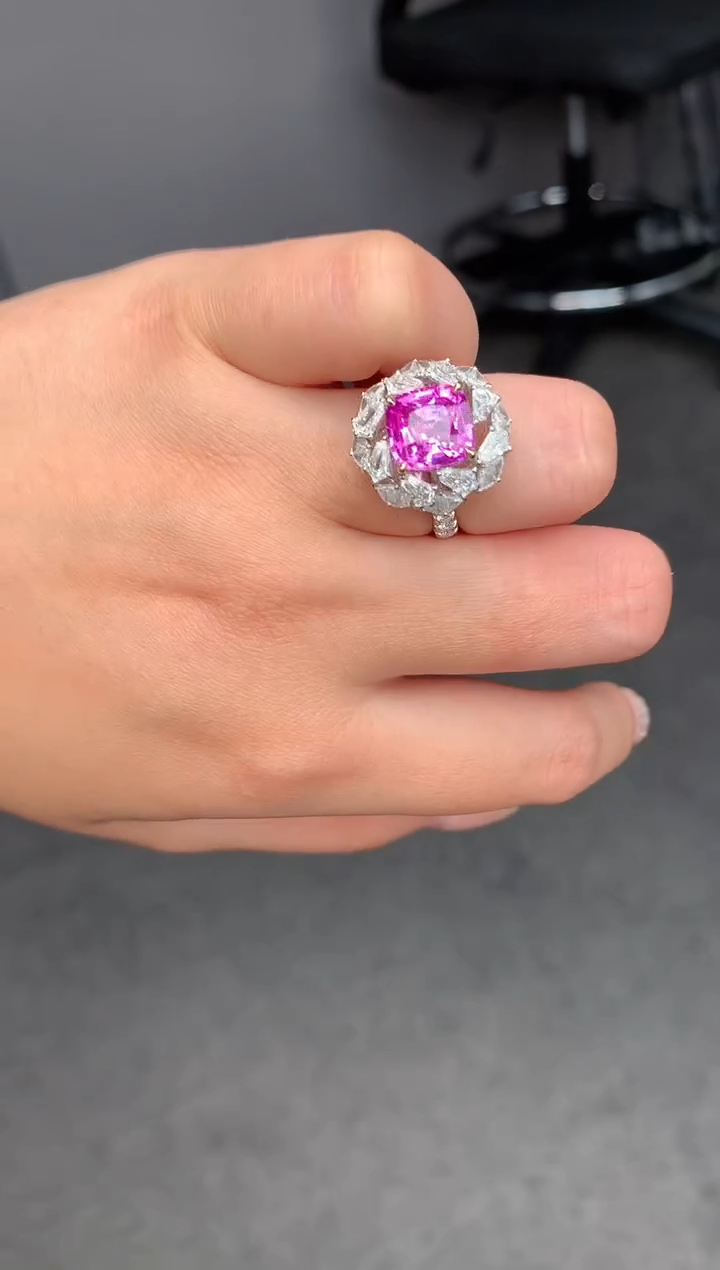 【闪购商品】彩色蓝宝石戒指18K金镶嵌4ct粉蓝宝戒指