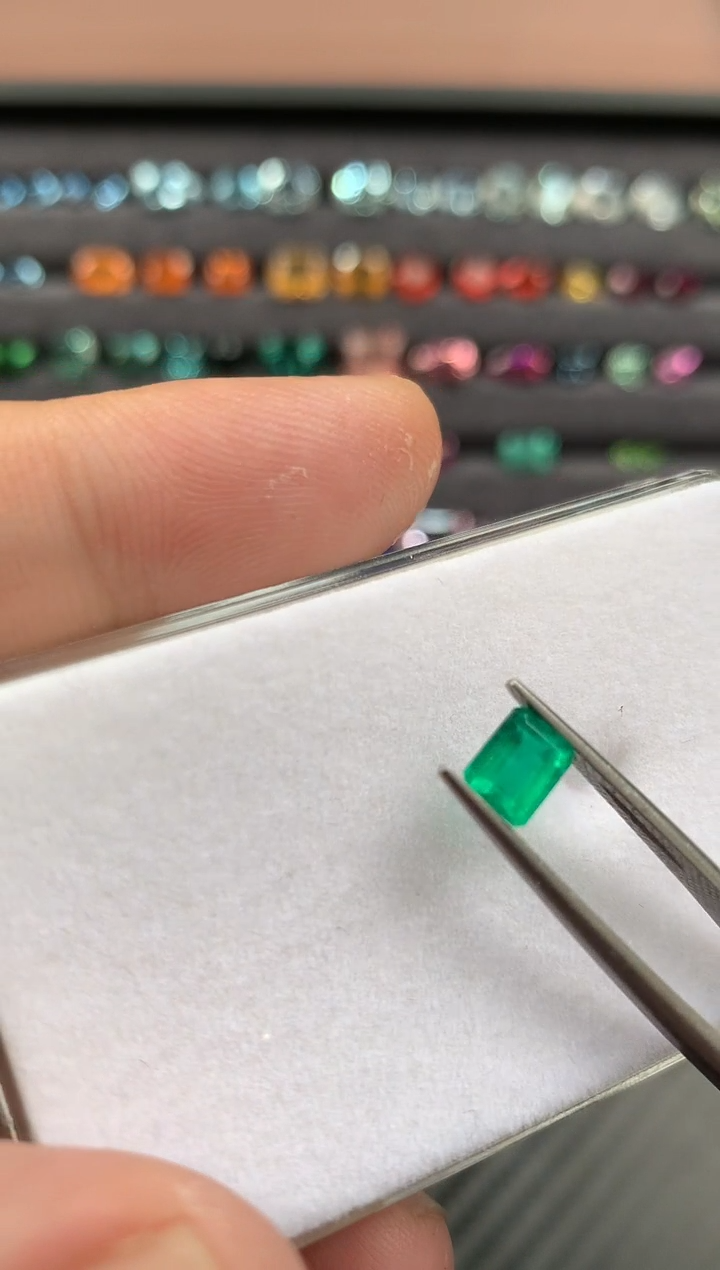 裸石未镶嵌祖母绿59分哥伦比亚荧光感