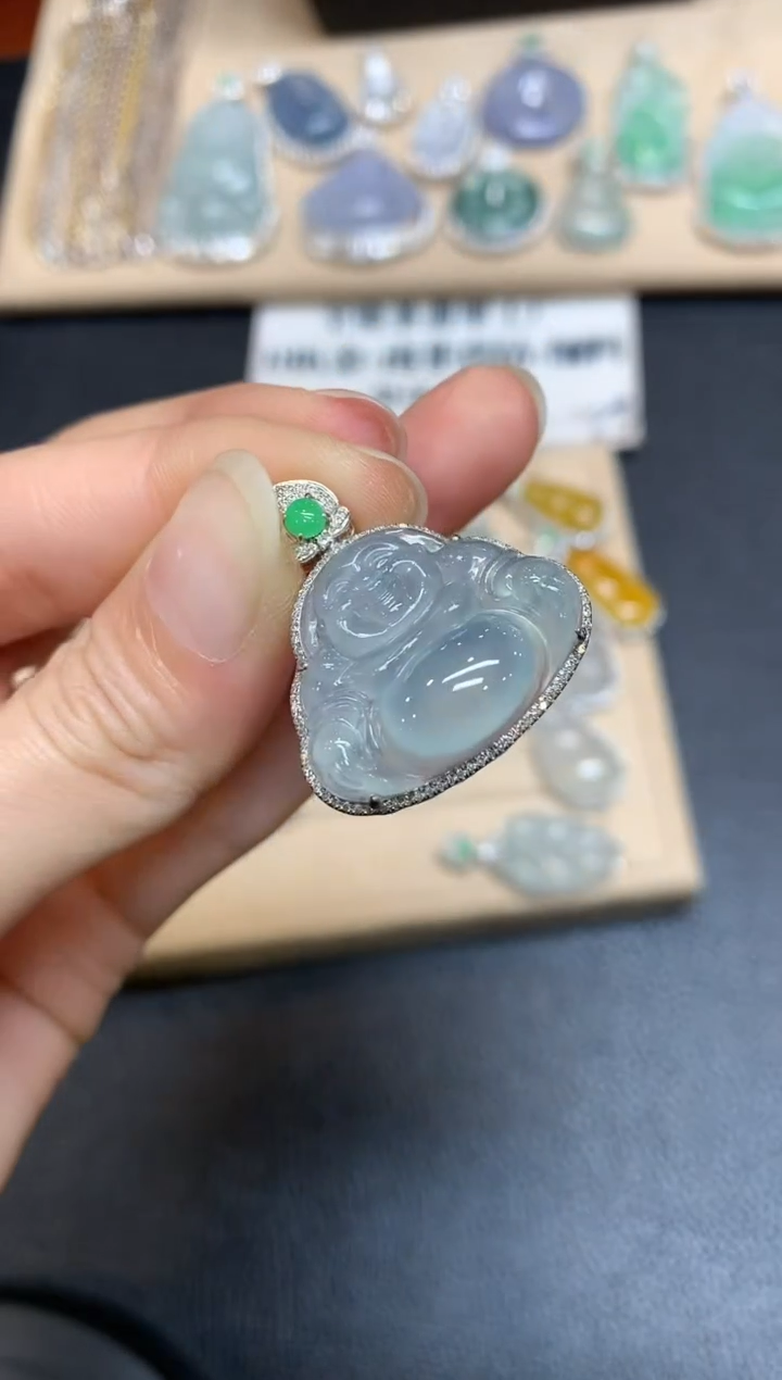 【闪购商品】翡翠颈饰18K金镶嵌佛公【无服务费