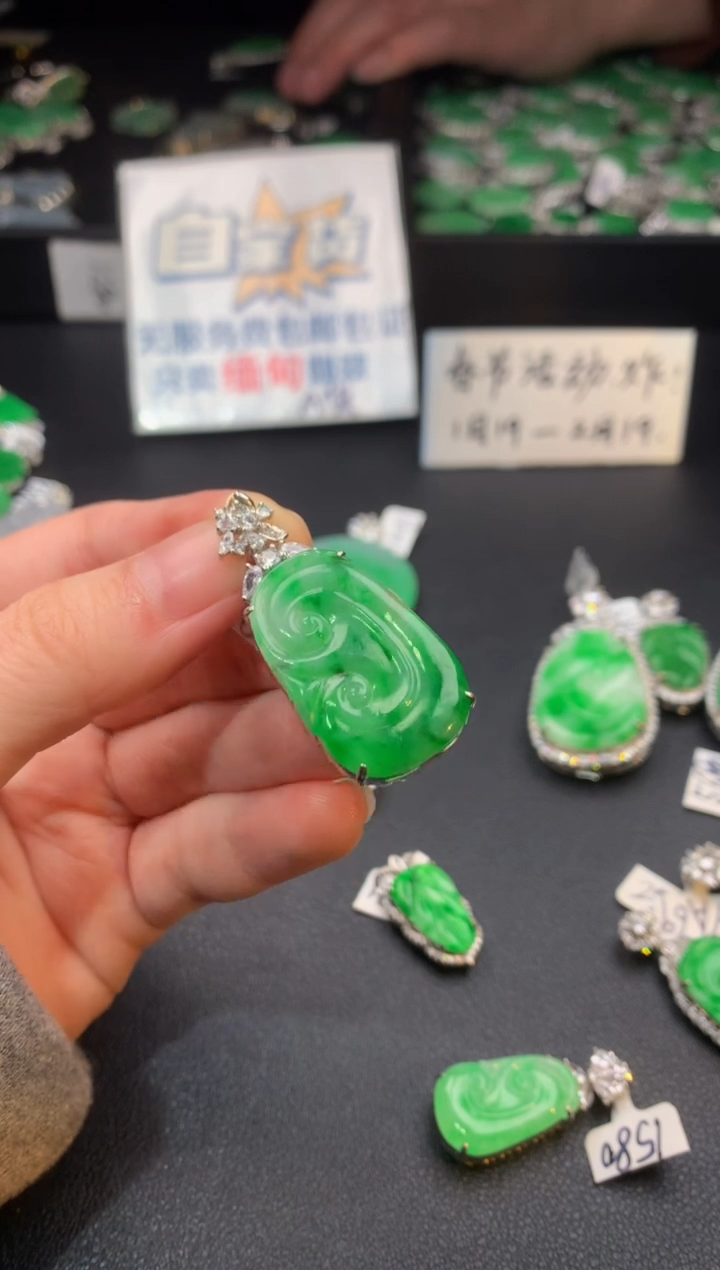 【闪购商品】翡翠颈饰银S925镶嵌翡翠