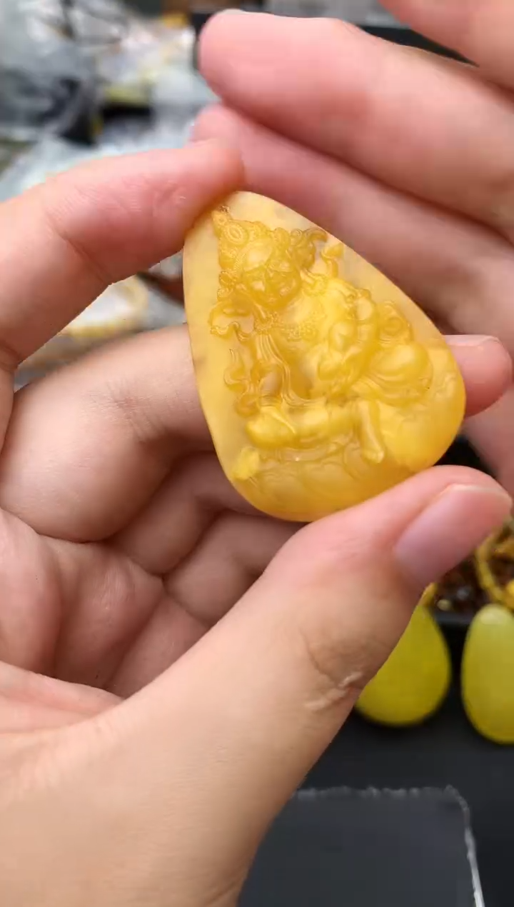 未镶嵌琥珀珠宝奇石303