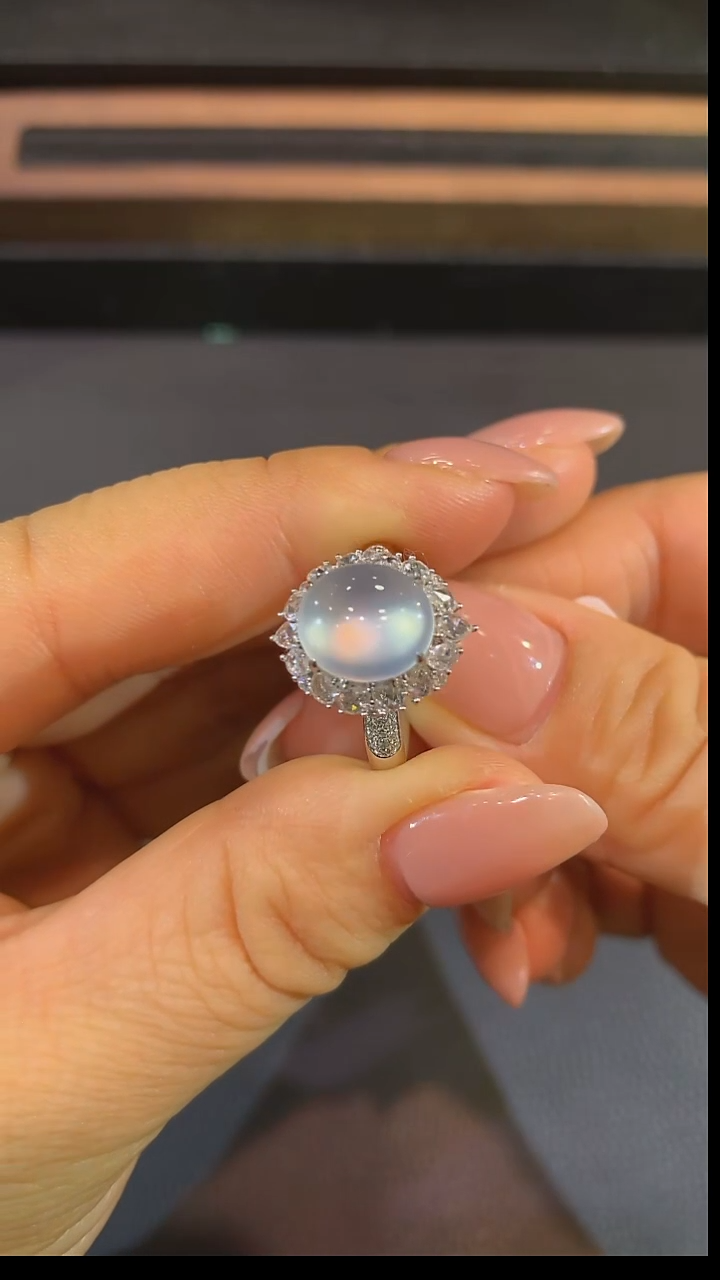 18K金镶嵌戒指翡翠戒指