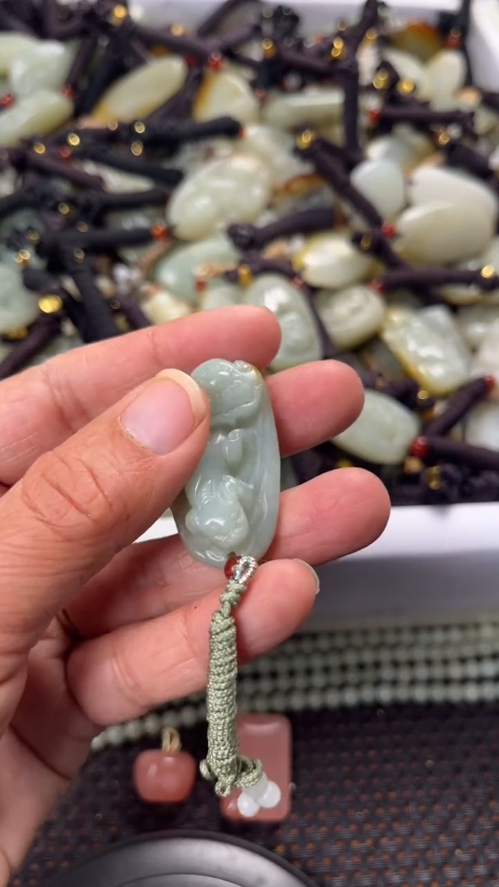 【闪购商品】和田玉颈饰未镶嵌多样性发货没有证书拍一发一有瑕