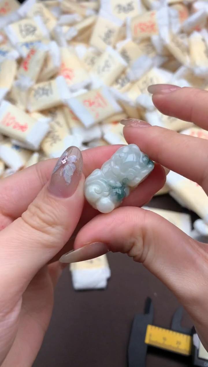 【闪购商品】翡翠挂件未镶嵌一