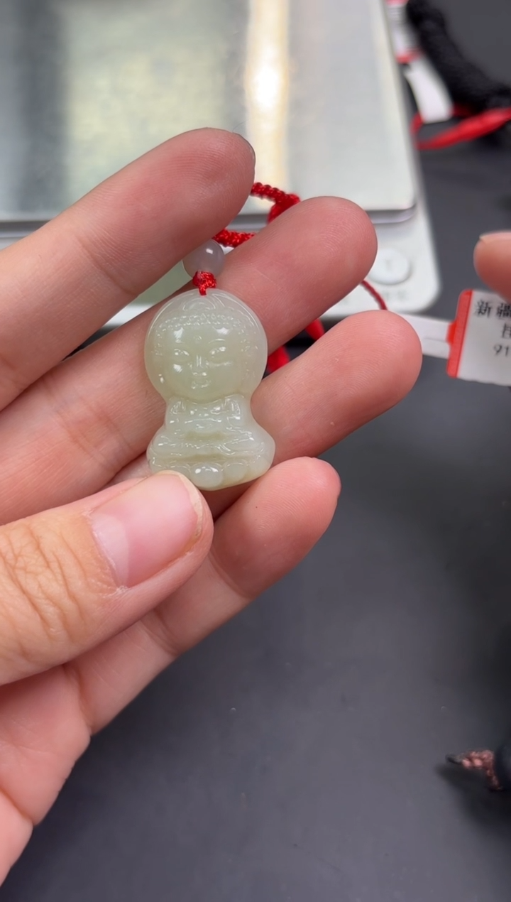 【闪购商品】和田玉吊坠(赠链)未镶嵌且末微色差近矿吊坠