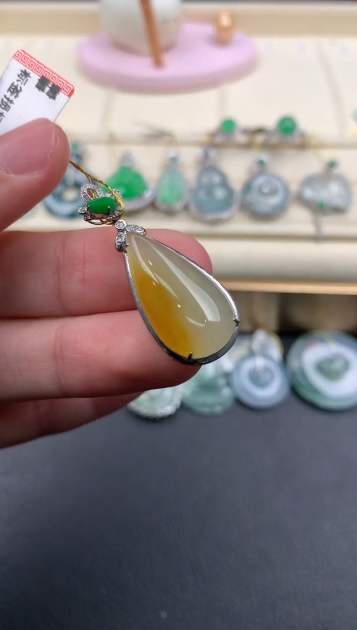 【闪购商品】翡翠颈饰18K金镶嵌A823    