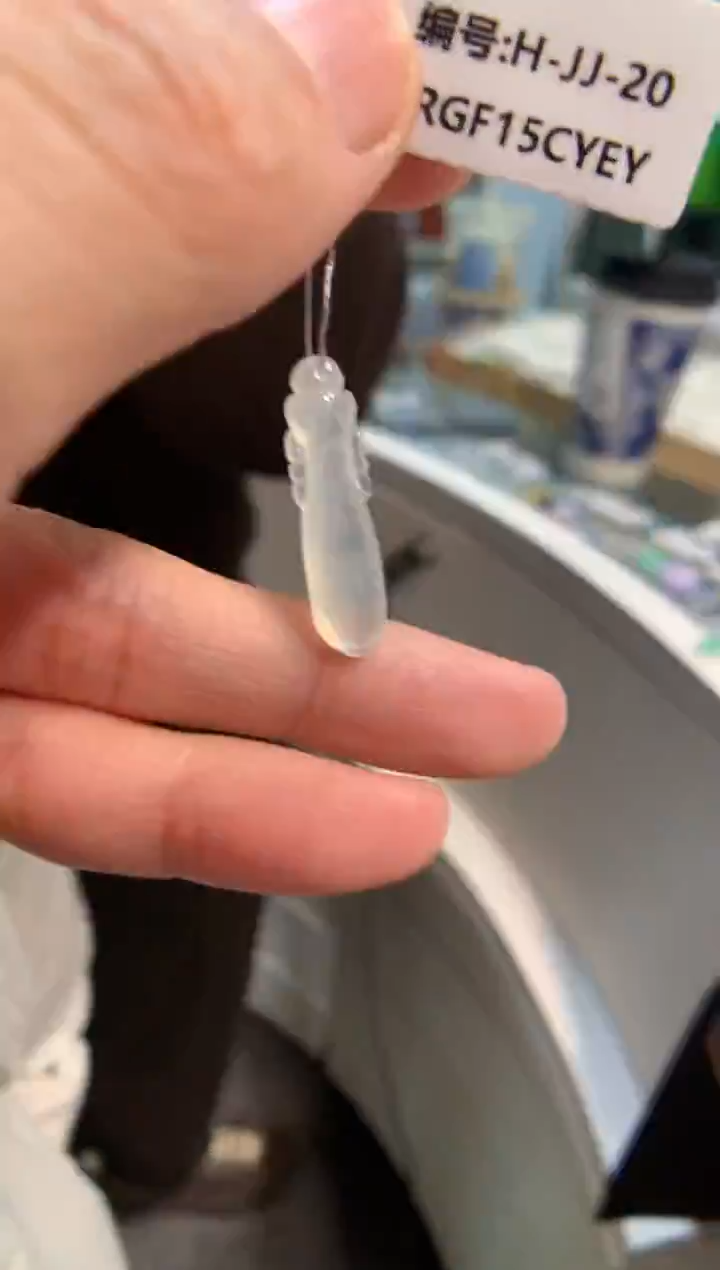 颈饰未镶嵌翡翠瓶子