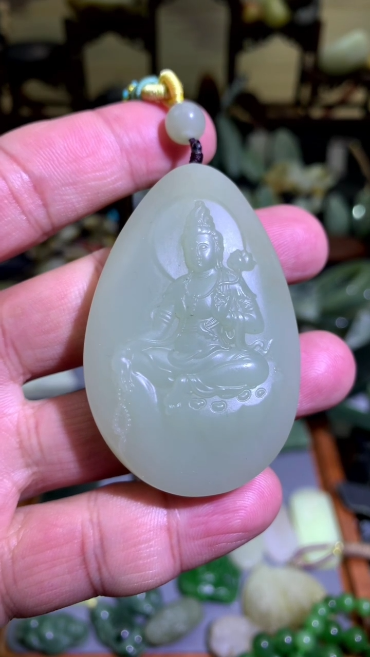 【闪购商品】和田玉颈饰未镶嵌且末青白观音观自在