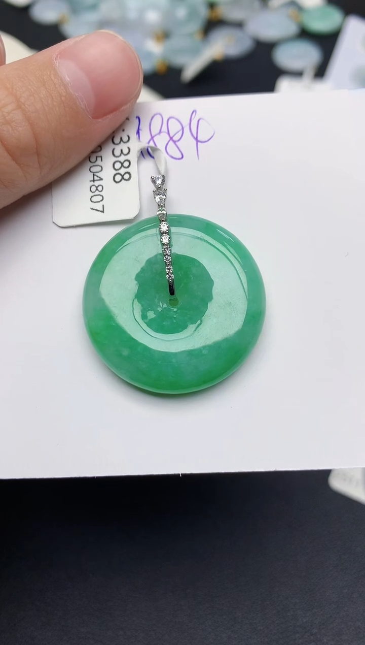 颈饰18K金镶嵌翡翠天然缅甸A货翡翠百元以上9元证书费自理