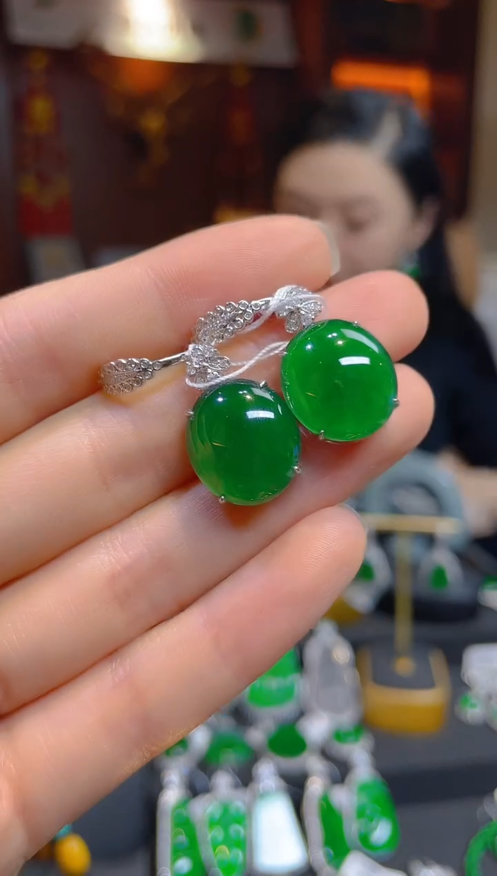 【闪购商品】翡翠耳饰18K金镶嵌116959天然A货翡翠蛋面耳坠