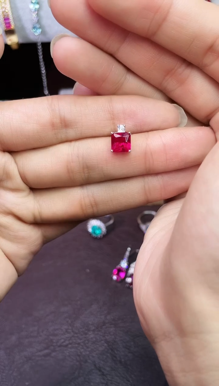 合金合成钻石红宝耳钉