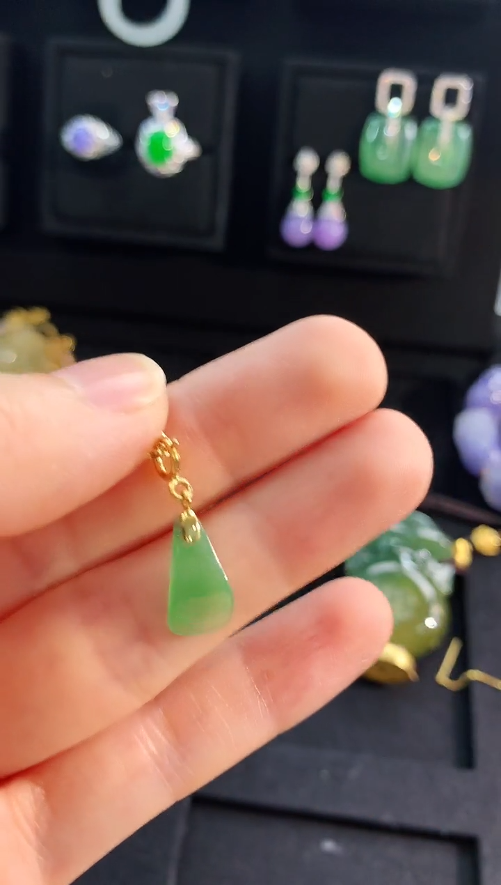 【闪购商品】翡翠吊坠(不含链)18K金镶嵌吊坠