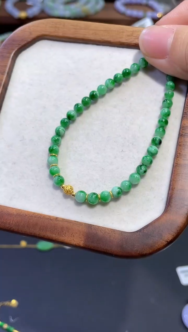 颈饰18K金镶嵌翡翠手链