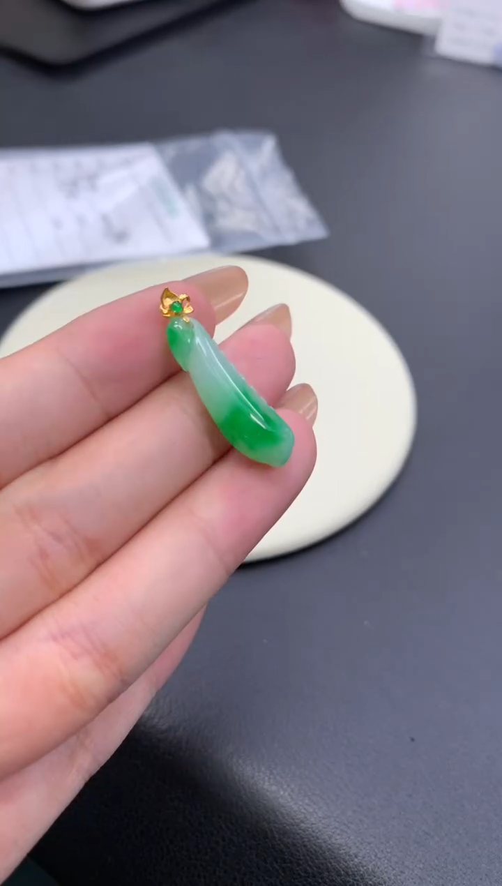 18K金镶嵌挂件翡翠48小时鉴赏期 退货不扣服务费