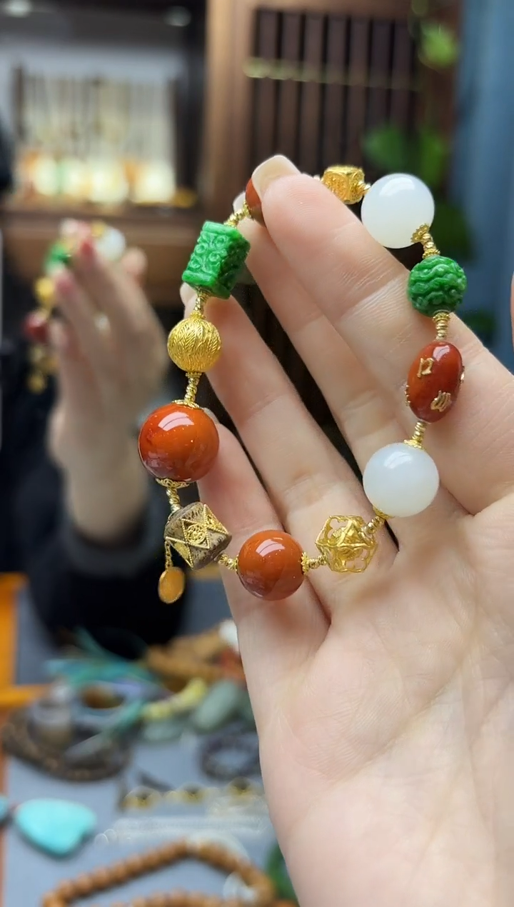 18K金镶嵌南红玛瑙挂件18K金南红手串ZX