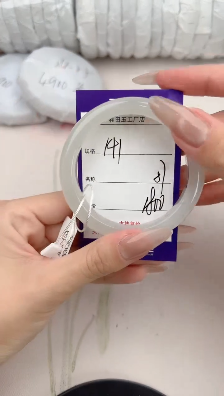 【闪购商品】和田玉手镯未镶嵌141颜色微差无瑕疵