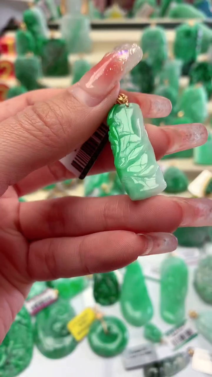 【闪购商品】翡翠颈饰18K金镶嵌挂件