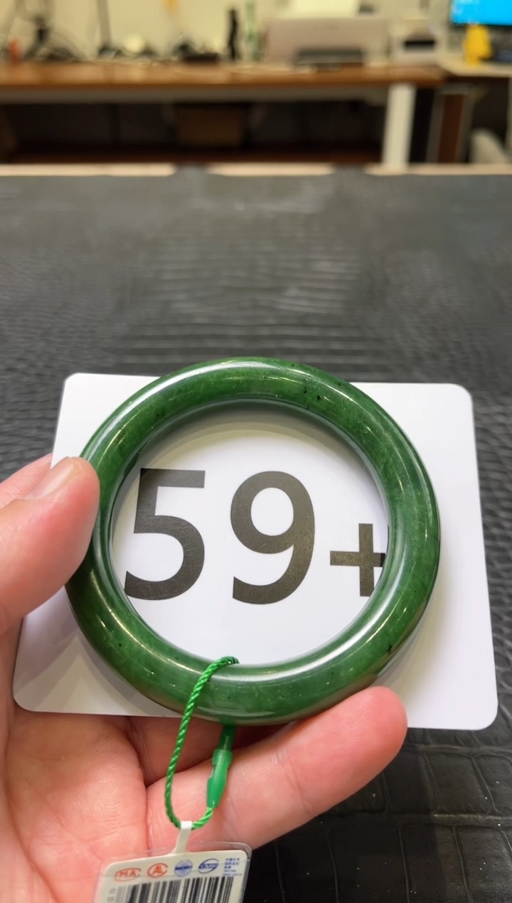 【闪购商品】和田玉碧玉手镯59.8未镶嵌一个