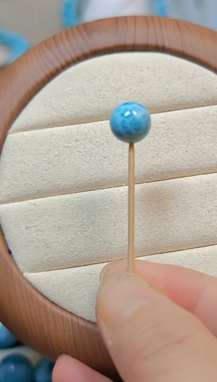 针钠钙石（海纹石）未镶嵌珠宝半成品多样性发一颗