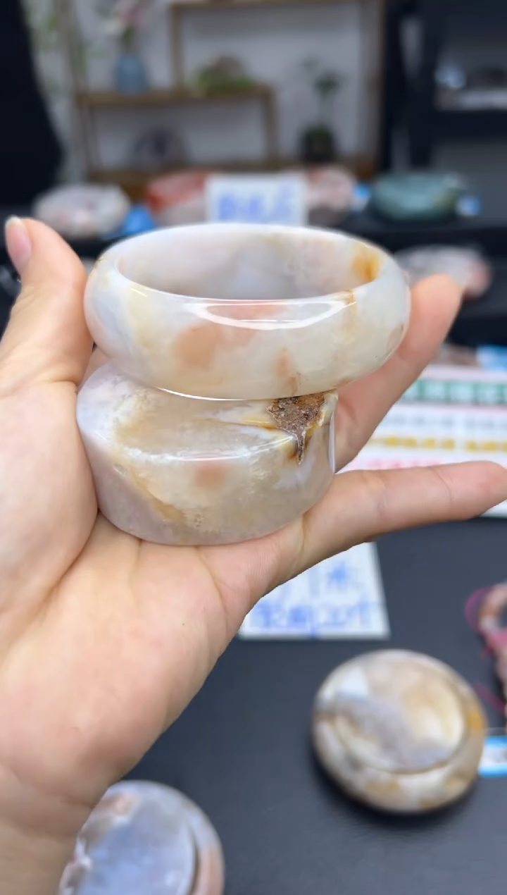 【闪购商品】石英质玉手镯未镶嵌72A(56圈赠送镯心)